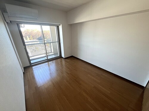 居室・リビング　洋室（6.4畳）※前回募集時2024年12月撮影