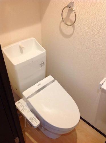 トイレ　バス、トイレ別　温水洗浄便座付き