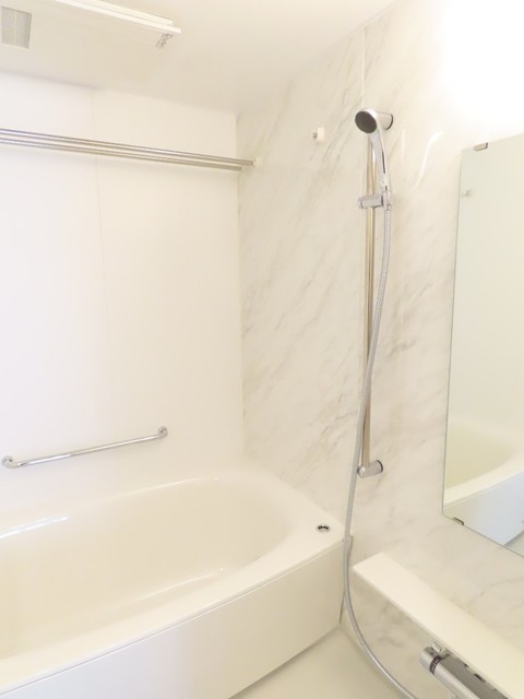 バス・シャワールーム　※写真は同タイプ住戸です。