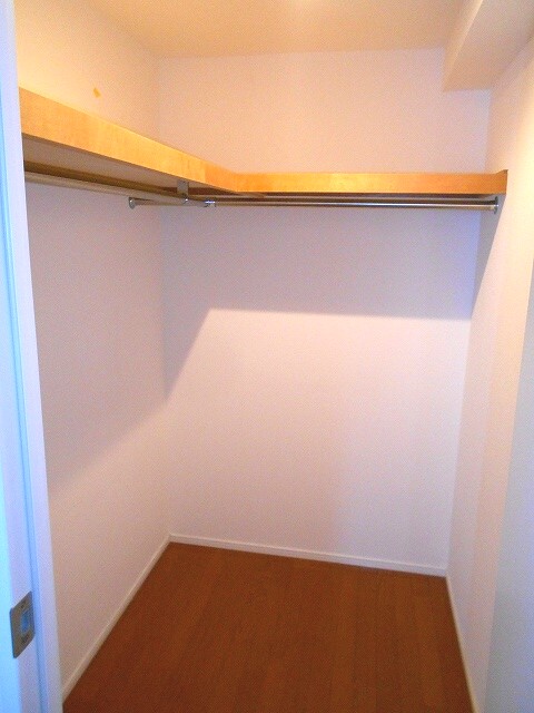収納　オーキッドレジデンス蔵前IIのウォークインクローゼットです、ペ