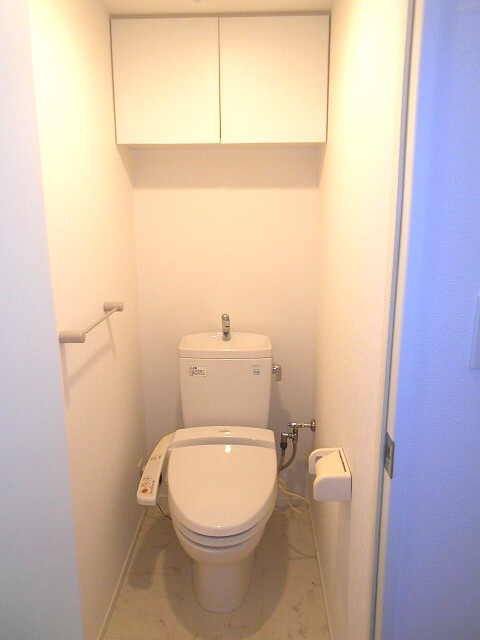 トイレ　オーキッドレジデンス蔵前IIの温水洗浄便座です