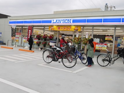 コンビニ　ローソン 保土ケ谷狩場町店（コンビニ）まで591m