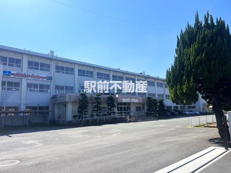 小学校　手鎌小学校（小学校）まで1100m