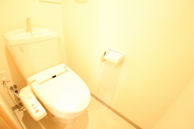 トイレ　ウォシュレット付きのトイレです。