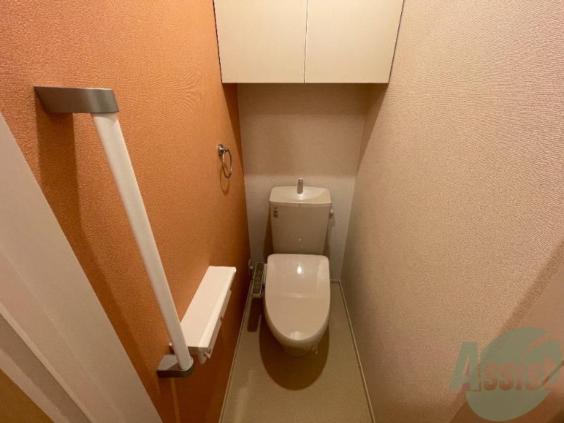 トイレ　温水洗浄便座付きのトイレは、使用しやすくうれしいですね。