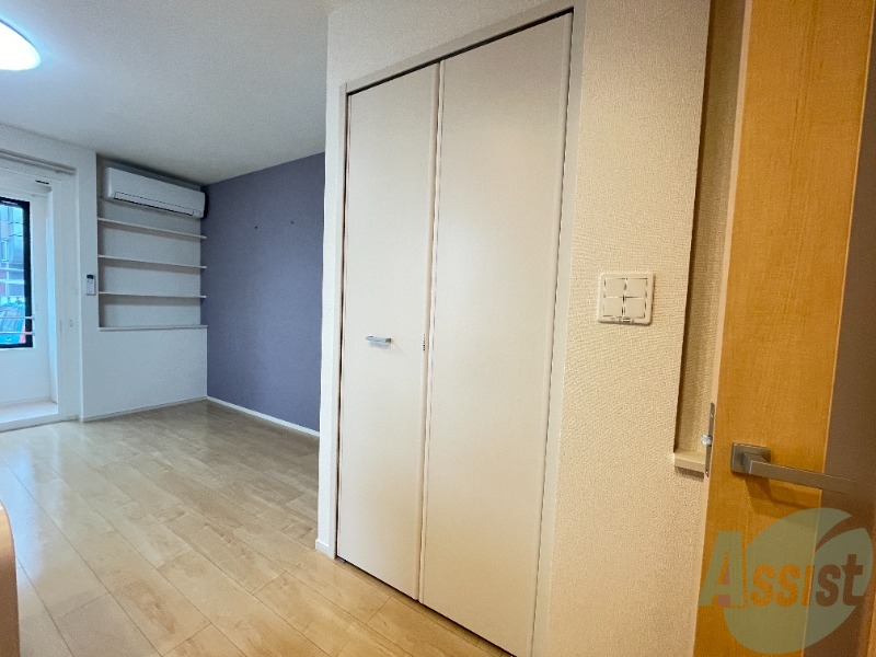 収納　洋室にある収納スペースは十分な広さがあると思います。