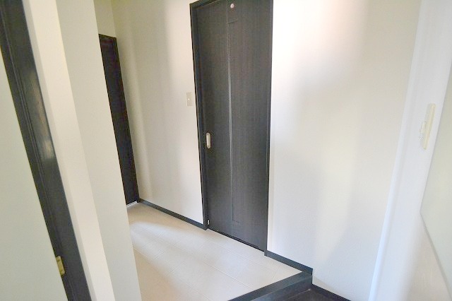 玄関　玄関から撮影。