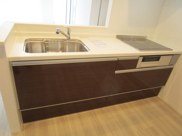 キッチン　対面式３口ＩＨヒーター付システムキッチン