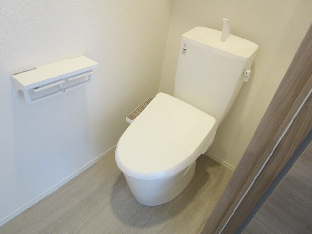 トイレ　温水洗浄暖房便座