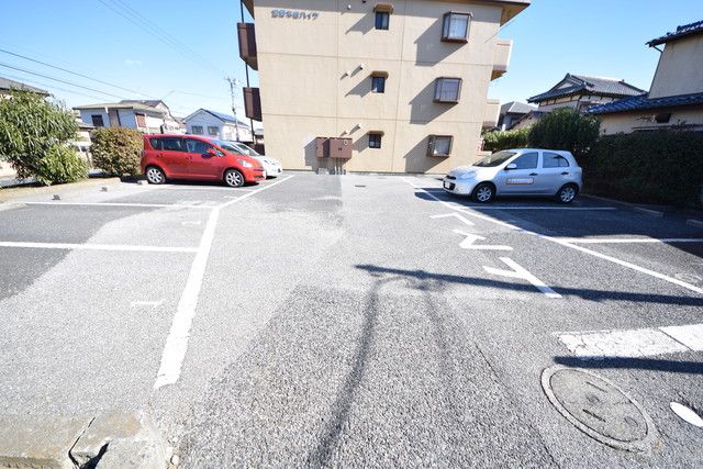 駐車場　敷地内駐車場もございます