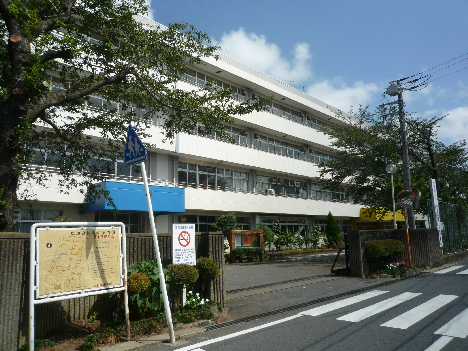 中学校　四街道市立四街道西中学校（中学校）まで338m