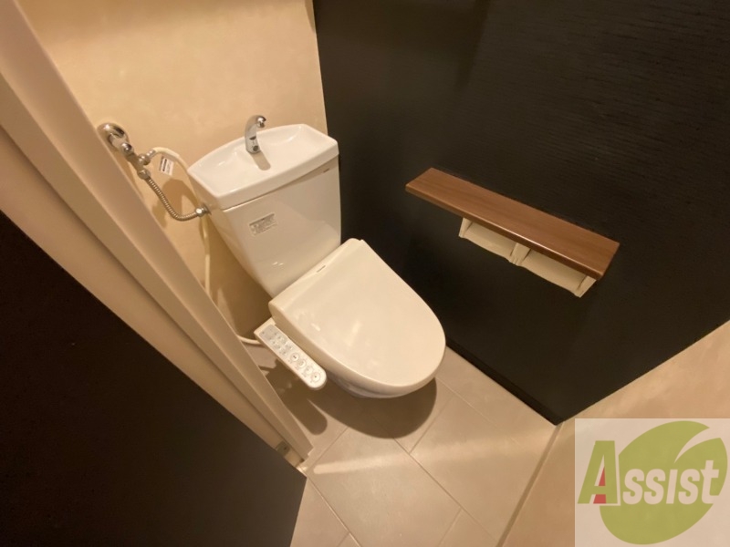 トイレ　ウォシュレット機能がついたトイレ。安心して使用できますね。