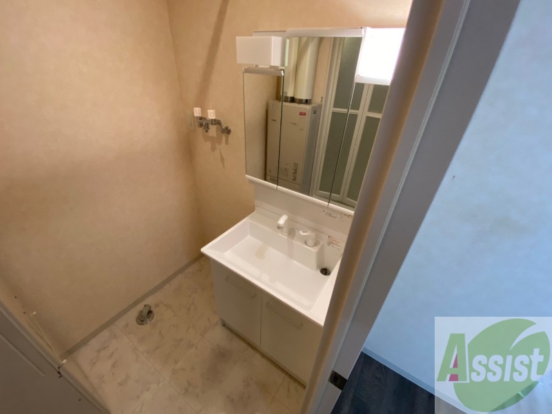 洗面設備　大きくて使いやすそうな独立洗面台になっています。