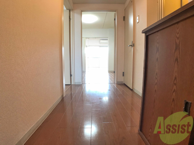 玄関　玄関の様子です。明るい印象ですね。気分もあがりそう。