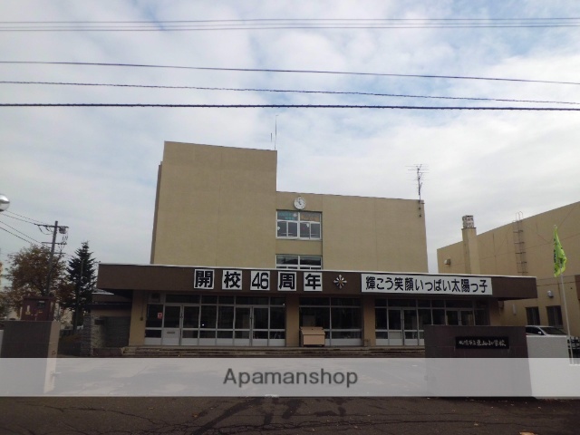 小学校　東山小学校（小学校）まで1044m