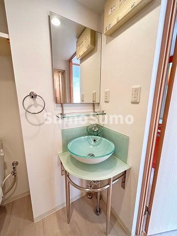 洗面設備　スペースが確保できる洗面所です