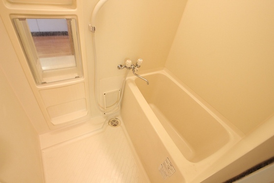 バス・シャワールーム　※別部屋の写真です