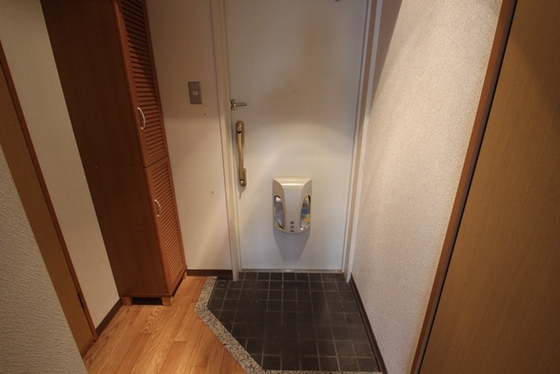 玄関　※別部屋の写真です