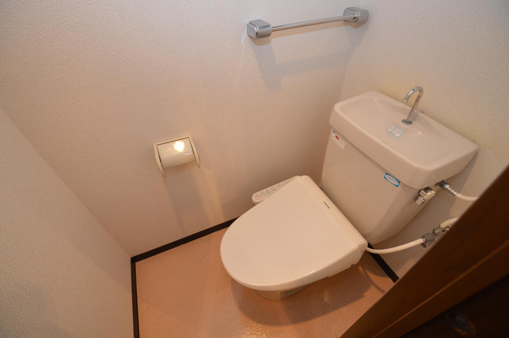 トイレ　（参考）他室の写真を使用しています。現況優先となります。