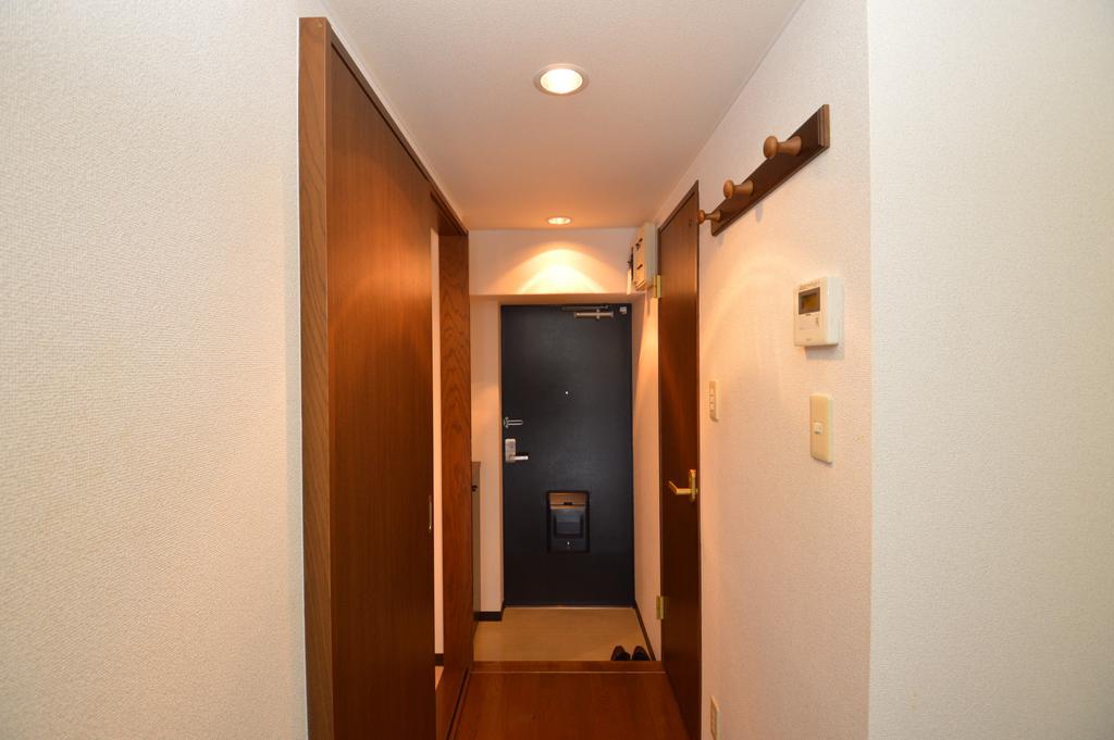 玄関　（参考）他室の写真を使用しています。現況優先となります。