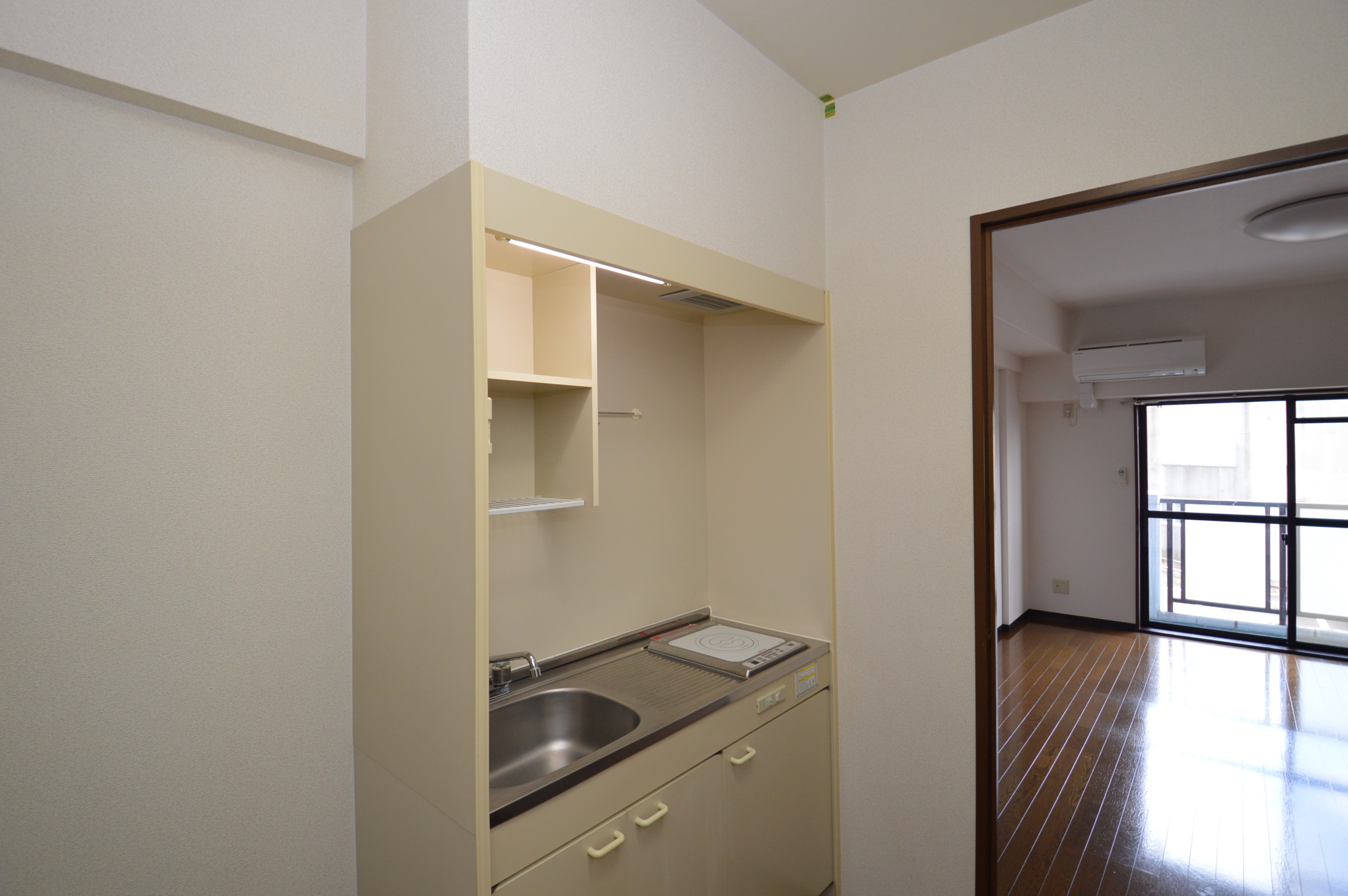 キッチン　（参考）他室の写真を使用しています。現況優先となります。