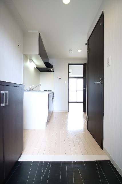 玄関　※別号室の参考写真、現況優先※