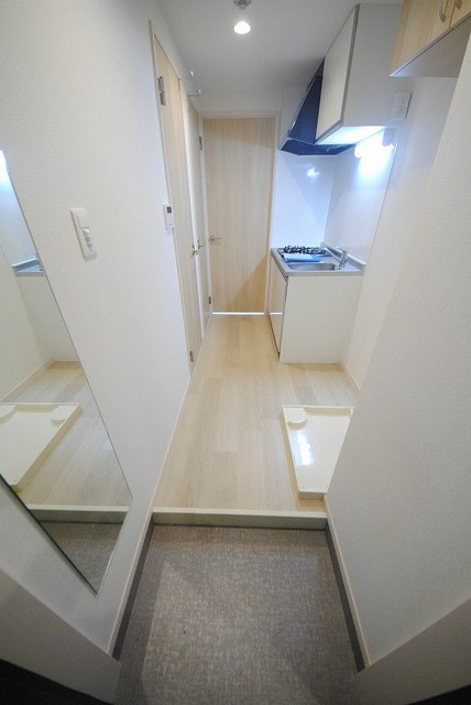 玄関　写真は２０３号室