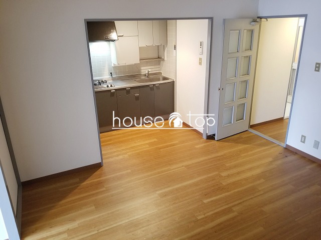 居室・リビング　テーブルやソファーなど設置可能