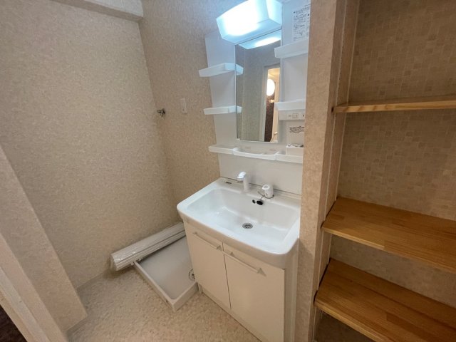 洗面設備　洗面所内に洗濯機置き場あり！