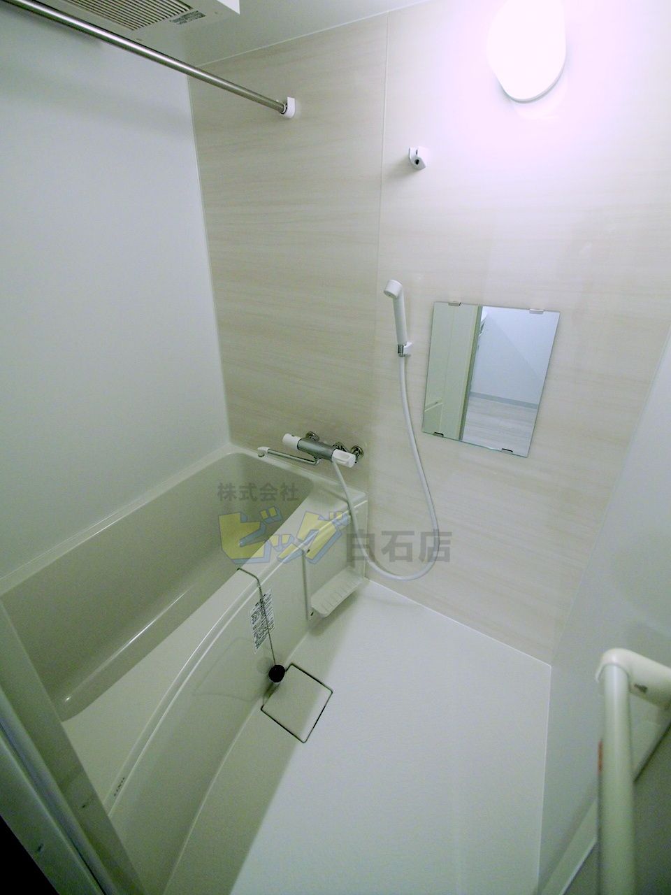 バス・シャワールーム　広々タイプのお風呂です♪