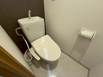 トイレ　温水洗浄便座完備しています
