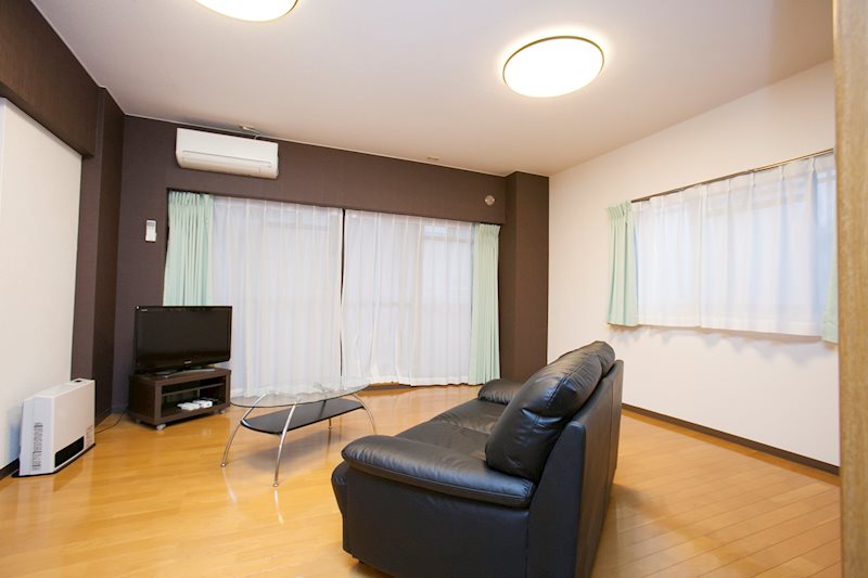 居室・リビング　明るい室内。