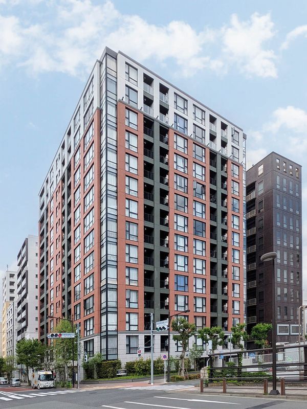 建物外観　東京メトロ有楽町線「新富町駅」エレベーター口が敷地内直結の…