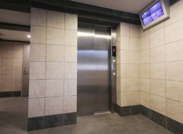 その他　エレベーター付き