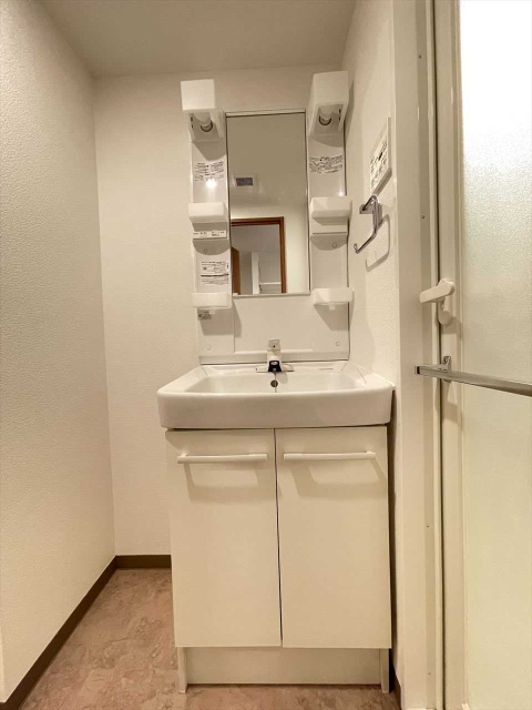 洗面設備　同仕様参考写真