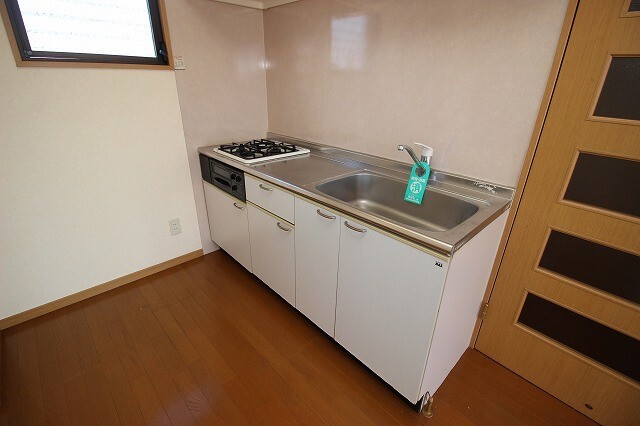 キッチン　※別室同じ間取りの写真。現況を優先します。