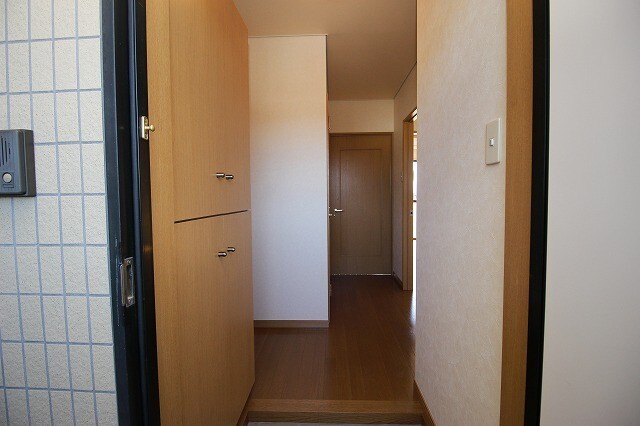 玄関　※別室同じ間取りの写真。現況を優先します。