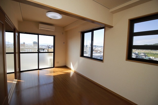 居室・リビング　※別室同じ間取りの写真。現況を優先します。