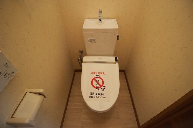 トイレ　※別室同じ間取りの写真。現況を優先します。