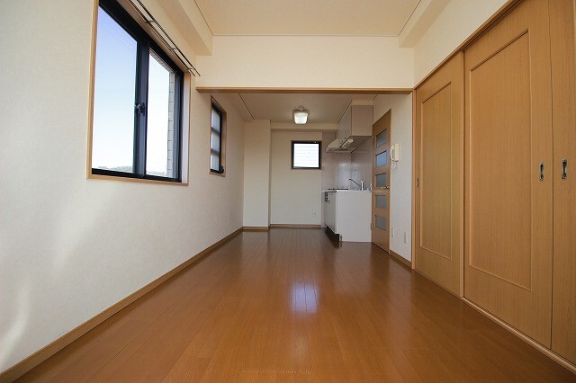 居室・リビング　※別室同じ間取りの写真。現況を優先します。