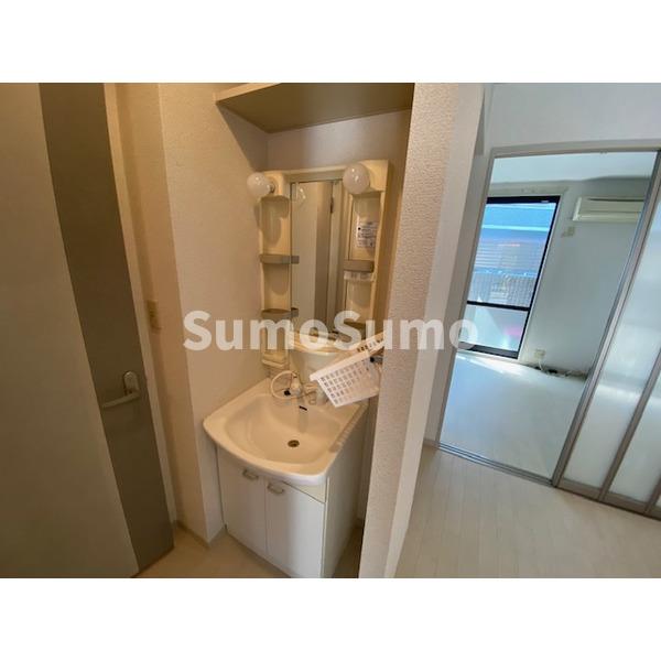 洗面設備　脱衣スペースもあります