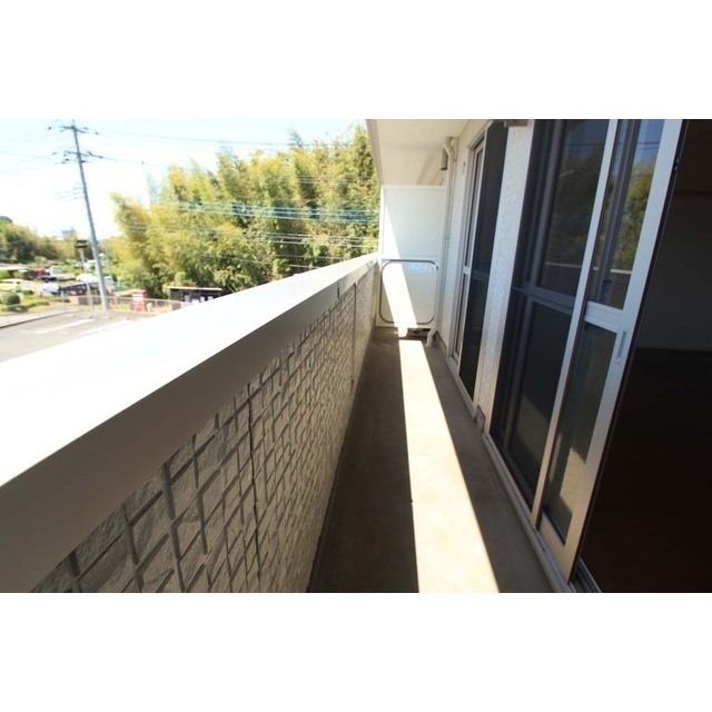 バルコニー　ワイドなバルコニー