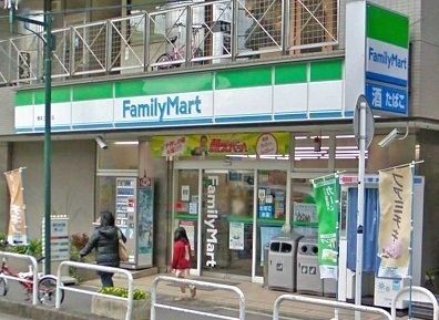 コンビニ　ファミリーマート（コンビニ）まで72m