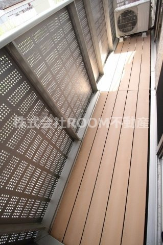 バルコニー　外からの目が気にならないバルコニーで洗濯物が干せます