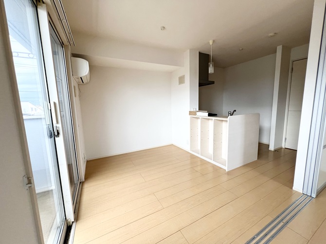 居室・リビング　※画像と反転タイプのお部屋です