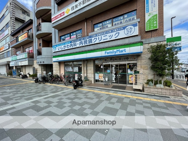 コンビニ　ファミリーマート（コンビニ）まで1746m