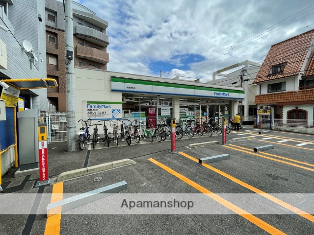 コンビニ　ファミリーマート（コンビニ）まで1634m