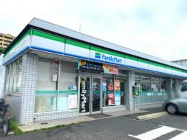 コンビニ　ファミリーマート泉大津東港町店（コンビニ）まで216m
