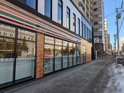 コンビニ　セブンイレブン札幌北2条東1丁目店（コンビニ）まで244m