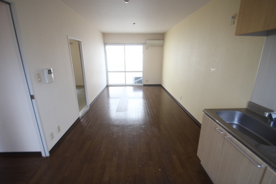 居室・リビング　※別部屋の写真です